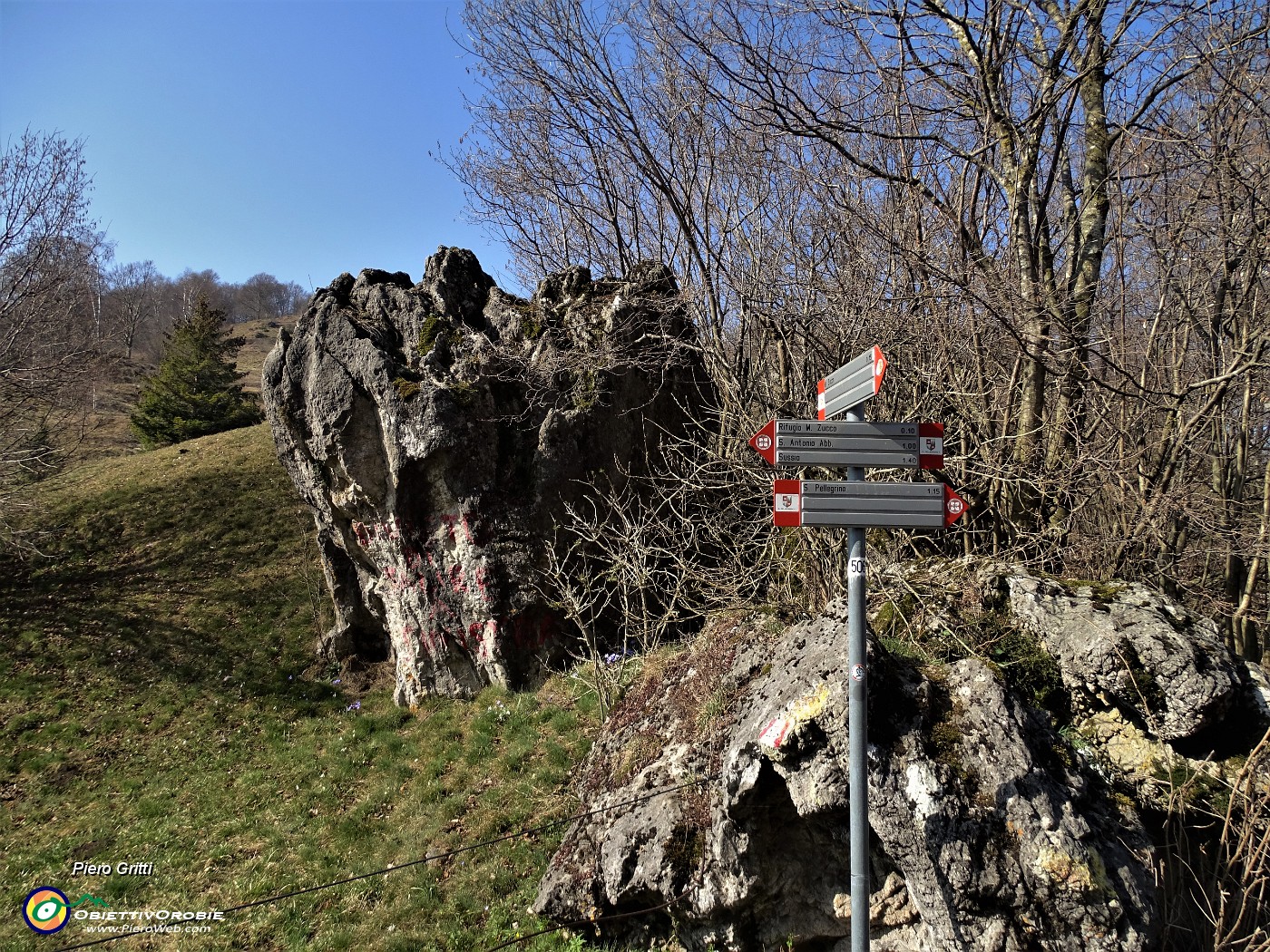 47 Incrocio col sentiero che sale da S. Pellegrino Terme.JPG